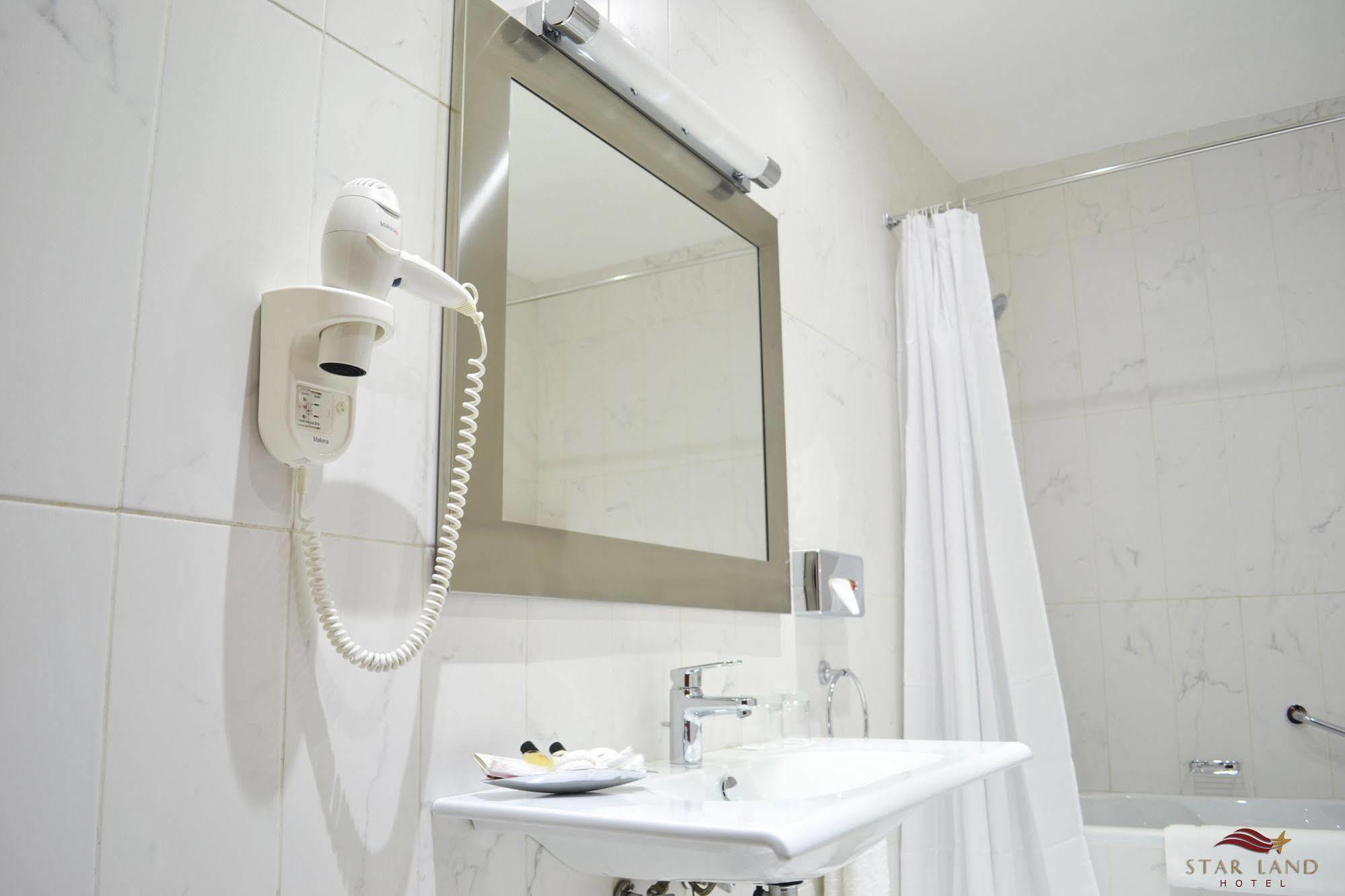 Star Land Hotel Bonapriso Douala Esterno foto